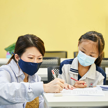 Carean Oh with a student