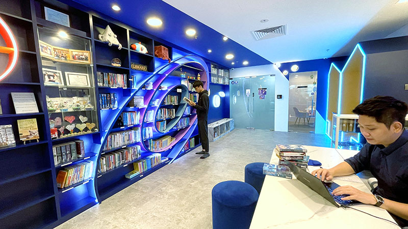 Writers Studio Library Bookshelf